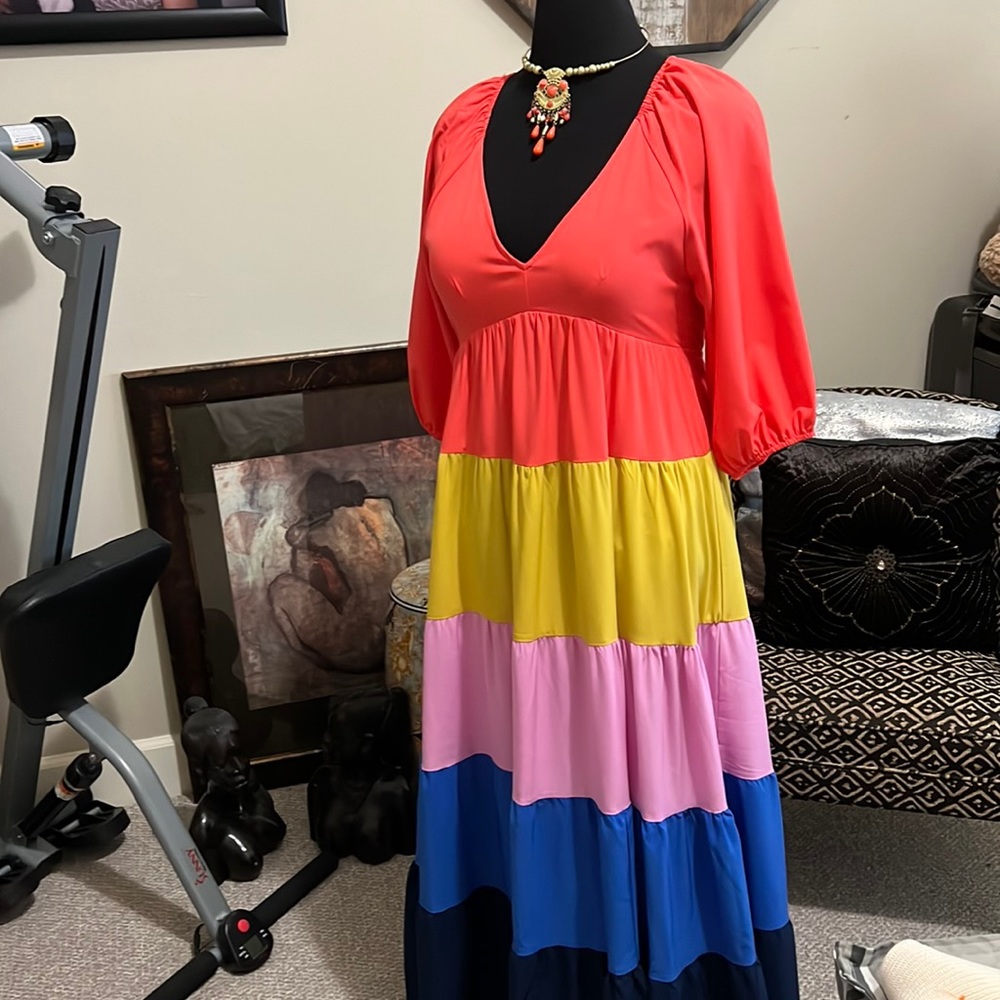 Do you in a bright Entro maxi dress!